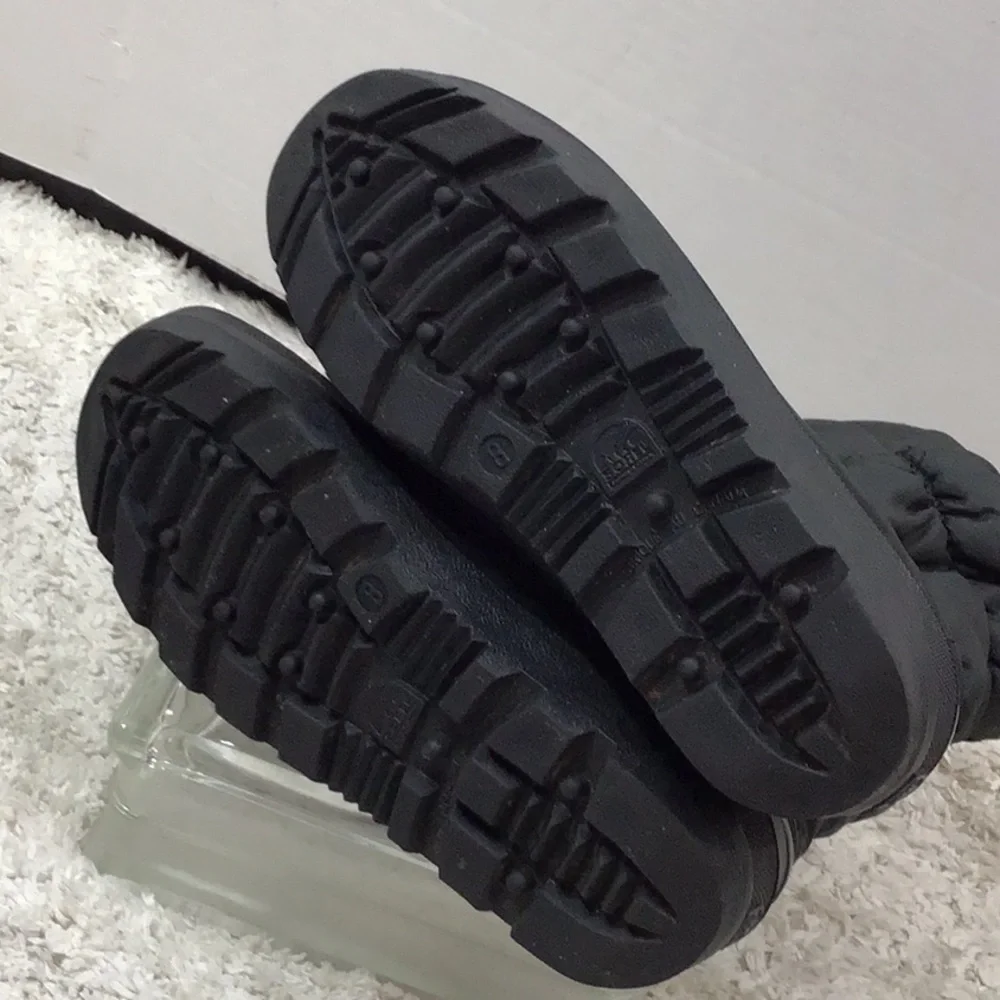 Sorel Puffy zip front waterproof snow boots with liner 8